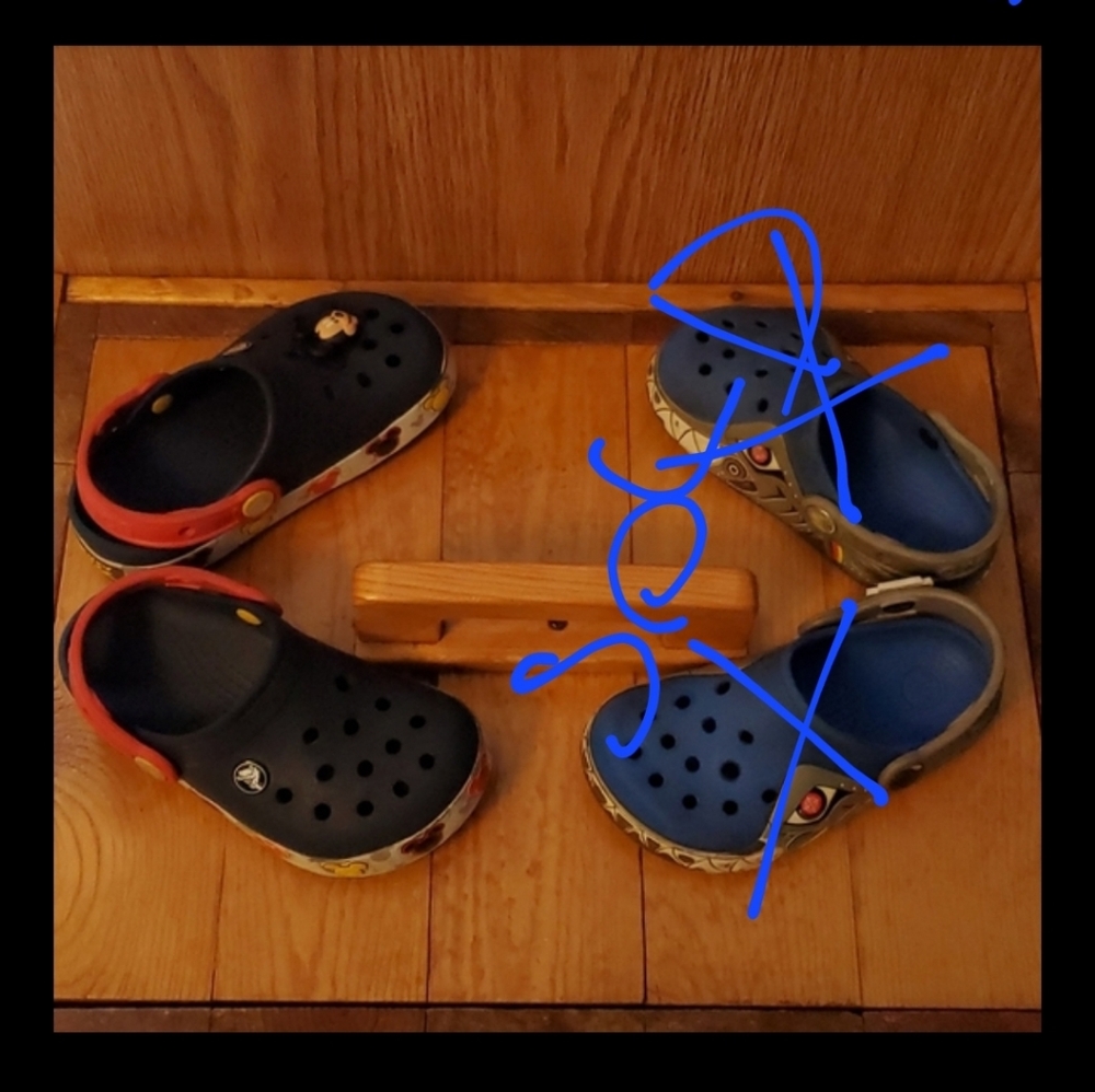 Mickey crocs size toddler 11